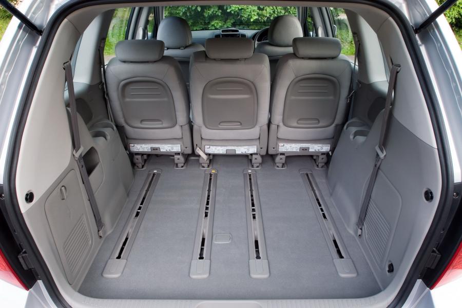  Kia Sedona 2006 года  (фото 19 из 50)